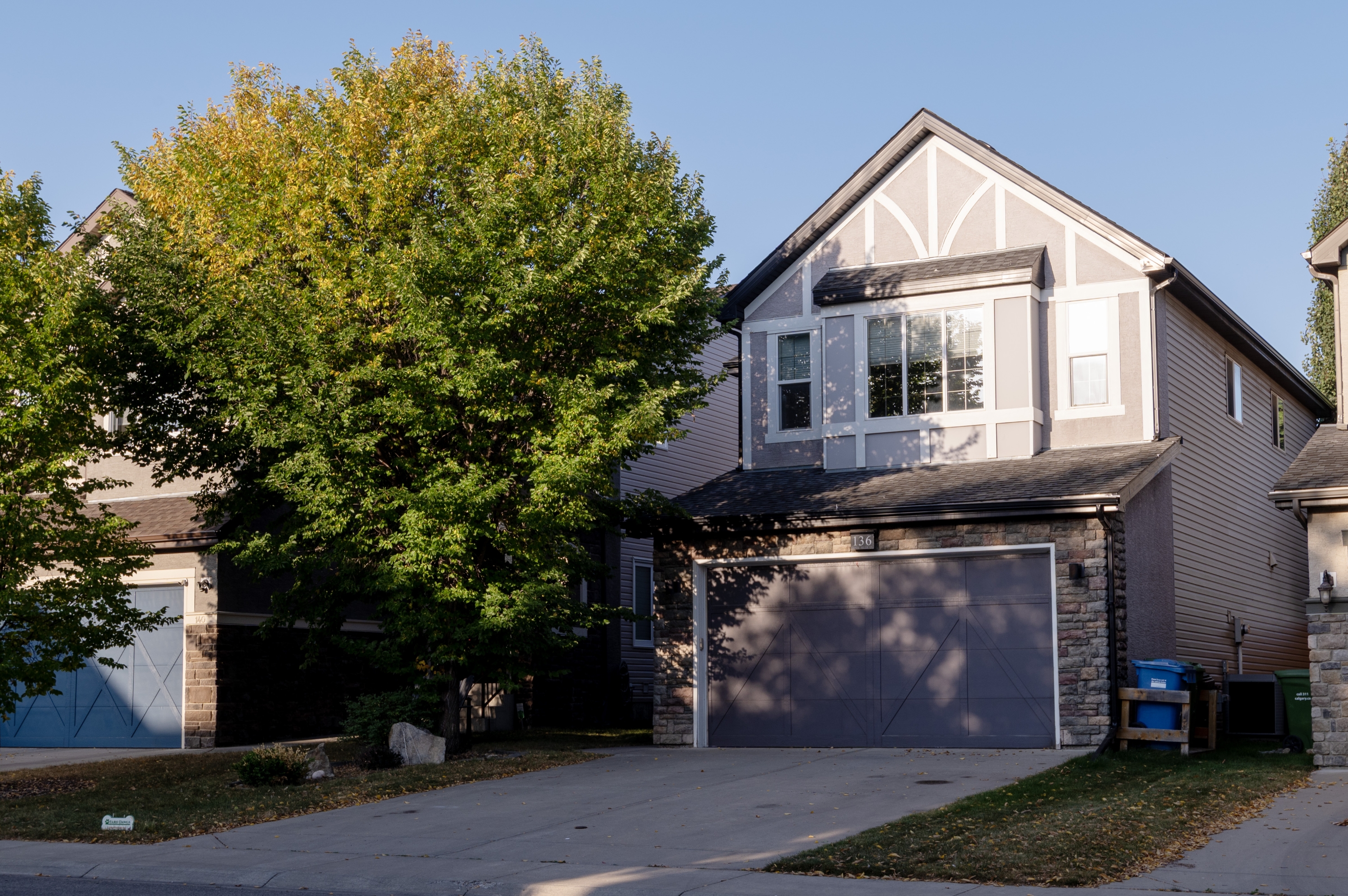 136 Aspen Hills Close Southwest