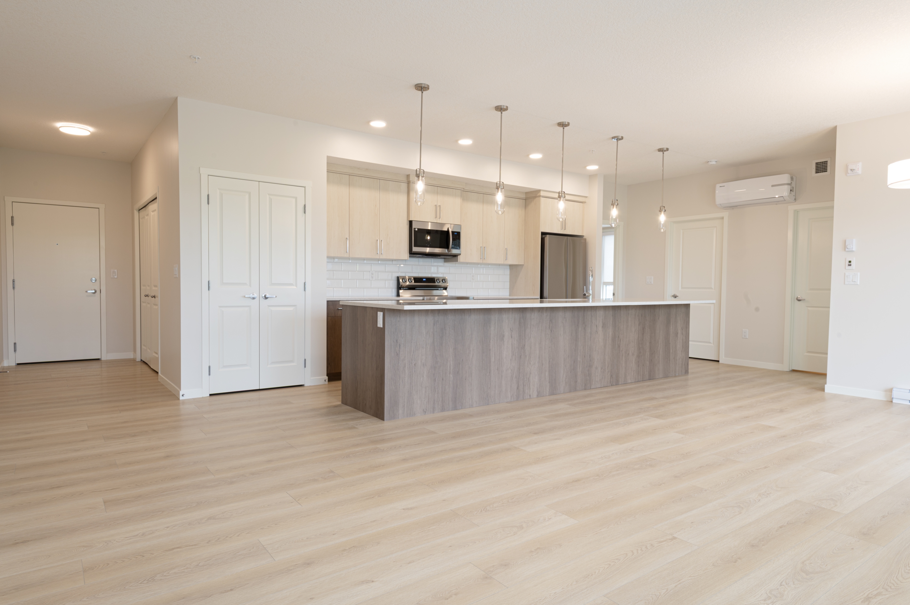 1202,550 Belmont Street SW - 1202